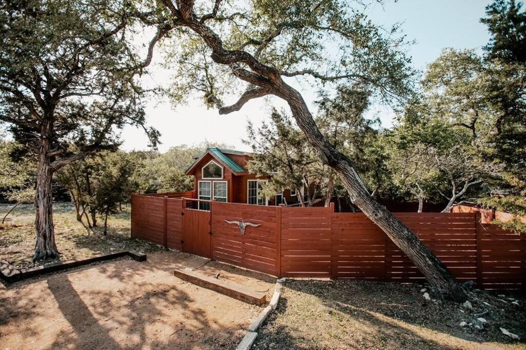 The Longhorn Cabin - Cabins At Rim Rock Austin Bagian luar foto