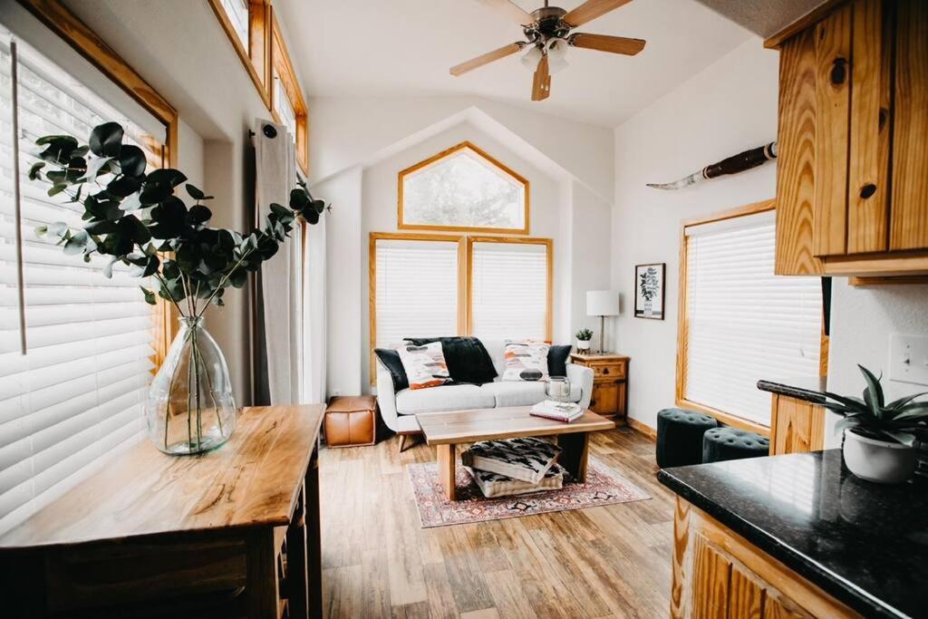 The Longhorn Cabin - Cabins At Rim Rock Austin Bagian luar foto